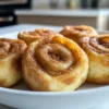 Einfache knusprige Keto Zimt-Frischkäse-Röllchen
