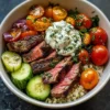 Mediterraner Steak-Bowl Rezept Zutaten: - 500 g Steak - 1 Tasse Quinoa - 2 Tassen Gemüsebrühe - 1 Tasse Kirschtomaten, halbiert - 1 Gurke, gewürfelt - 1/2 rote Zwiebel, fein gehackt - 1 Tasse Feta-Käse, zerbröselt - 1/4 Tasse Olivenöl - 2 Esslöffel Zitronensaft - 1 Teelöffel Oregano - Salz und Pfeffer nach Geschmack Anleitung: 1. Steak grillen oder braten, bis es den gewünschten Gargrad erreicht hat. In Scheiben schneiden. 2. Quinoa gemäß den Anweisungen auf der Verpackung in Gemüsebrühe kochen. 3. In einer großen Schüssel Kirschtomaten, Gurke, rote Zwiebel und Feta-Käse kombinieren. 4. In einer kleinen Schüssel Olivenöl, Zitronensaft, Oregano, Salz und Pfeffer verquirlen. 5. Gekochte Quinoa zu den Gemüse und Feta-Mischung hinzufügen. 6. Das Steak auf die Schüsseln verteilen und mit Dressing beträufeln. 7. Servieren und genießen.