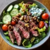 Einfache gegrillte Steak-Salat: Die perfekte sommerliche proteinreiche Mahlzeit